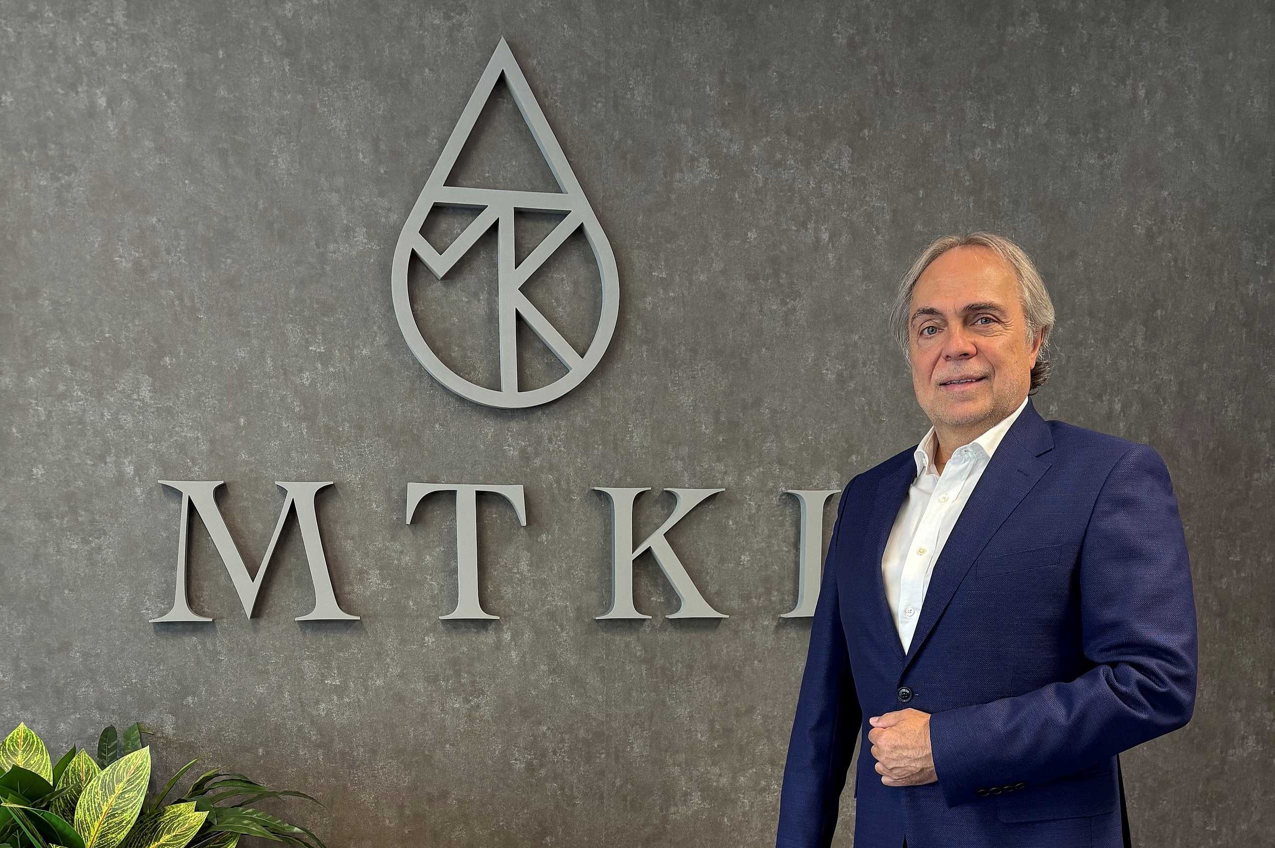 Takács János_MTKI_min